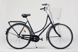 Amsterdam Rita Damecykel – 3 Gear Shimano Nexus med en stor sølvkurv.
