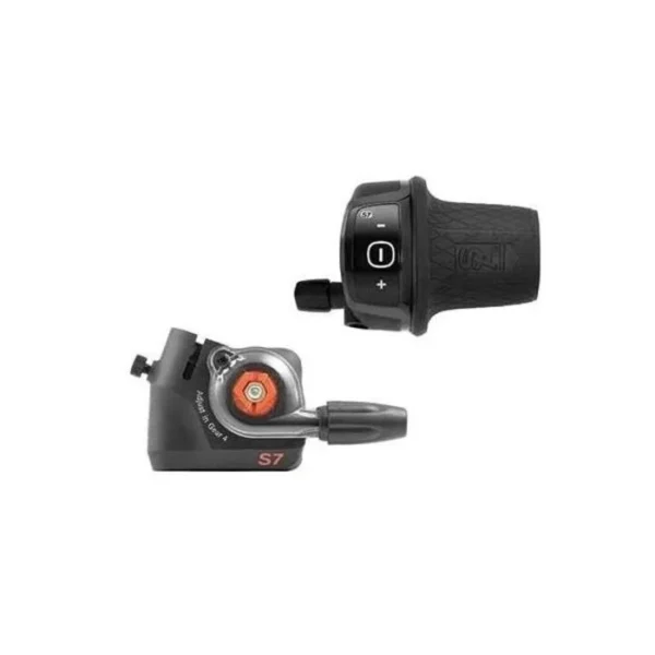 Sturmey Archer 7-trins Sunrace med klikboks, passer til SRAM S7. Sturmey Archer  Type: Justerbar gearskifter  Gear: 7-trins  Skifterfabrikant: Sunrace  Skiftemekanisme: Med klikboks  Kompatibilitet: Passer til SRAM S7
